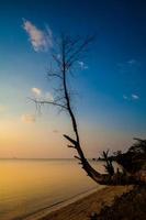 coucher de soleil sur l'île de koh phangan photo
