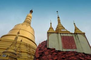 pagode shwemawdaw, temple du dieu doré photo