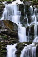 cascade shipot shipit - l'une des cascades les plus belles et les plus fluides de la transcarpatie photo