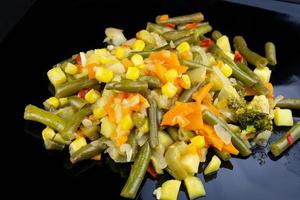 ragoût de légumes sur une assiette photo