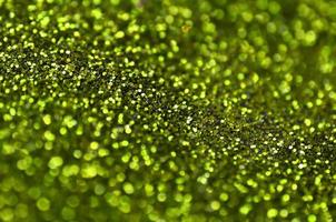 paillettes décoratives vert lime. image de fond avec des lumières bokeh brillantes à partir de petits éléments photo