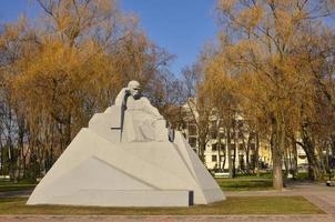 poltava. ukraine - 20 mai 2019 monument à l'écrivain et artiste ukrainien taras shevchenko photo