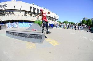 kharkiv, ukraine - 27 mai 2018 patinage à roulettes lors du festival annuel des cultures de rue photo