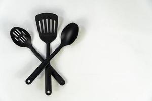 spatule de cuisine sur fond blanc isolé spatules en plastique alimentaire, mexique photo