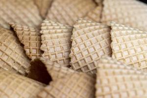 cônes gaufrés pour la crème glacée photo