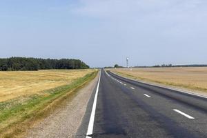 route goudronnée étroite pour les voitures photo