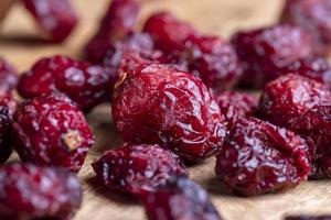 canneberges rouges séchées au sirop de sucre photo