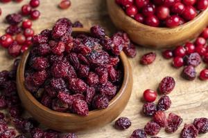 canneberges rouges séchées au sirop de sucre photo