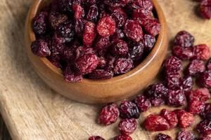 canneberges rouges séchées au sirop de sucre photo