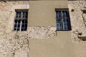 un mur endommagé d'un ancien bâtiment photo