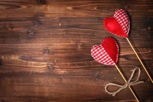 coeurs de Saint Valentin sur fond de bois photo