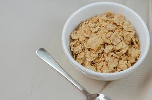 céréales cornflakes pour le petit déjeuner photo