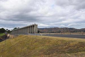 albury, australie 2022 le déversoir du barrage hume, anciennement le déversoir hume, est un barrage majeur sur la rivière murray en aval de sa jonction avec la rivière mitta dans la région riveraine. photo