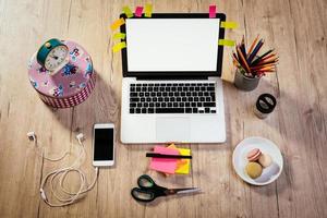 espace de travail avec macarons français photo