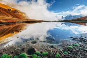 lac de montagne koruldi. Upper Svaneti, Géorgie, Europe. Caucase