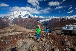 Randonneur sur le trek dans l'Himalaya, région du Manaslu, Népal