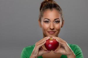 fille avec pomme photo