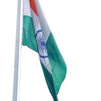 drapeau indien flottant, drapeau indien le jour de l'indépendance et le jour de la république de l'inde, agitant le drapeau indien, har ghar tiranga photo