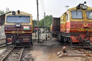 kalka, haryana, inde 14 mai 2022 - moteur de locomotive diesel de train jouet indien à la gare de kalka pendant la journée, moteur de locomotive diesel de train jouet kalka shimla photo