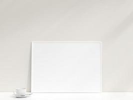 maquette d'affiche intérieure avec cadre photo appuyé contre le mur blanc. maquette de cadre photo minimaliste. le cadre vide se dresse sur une table blanche. rendu 3d.