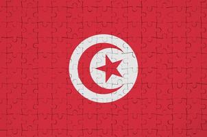le drapeau tunisien est représenté sur un puzzle plié photo