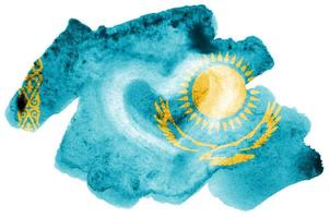 le drapeau du kazakhstan est représenté dans un style aquarelle liquide isolé sur fond blanc photo