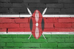 Le drapeau du Kenya est peint sur un vieux mur de briques photo