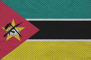 drapeau mozambicain imprimé sur un tissu en maille de polyester et nylon sportswear photo