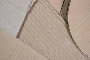 arrière-plan de textures de papier empilé prêt à recycler. un paquet de vieux cartons de bureau pour le recyclage des vieux papiers. tas de vieux papiers photo