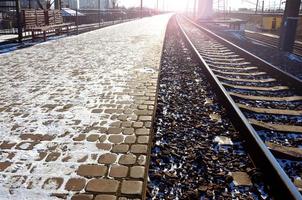 plate-forme de gare vide photo