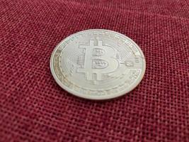 symbole de la première crypto-monnaie bitcoin photo