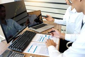 homme d'affaires avec son collègue photo