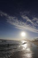 rio de janeiro, rj, brésil, 2021 - coucher de soleil sur la plage de barra photo