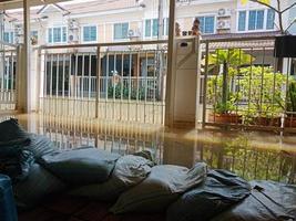 village inondé en Thaïlande photo