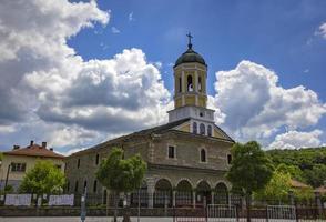 tryavna, bulgarie - 14 mai 2017, st. église george dans la ville de tryavna, bulgarie photo