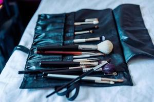 espace de travail visagiste professionnel. outils de maquillage. photo