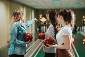 amies, bowling, ensemble photo