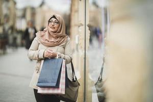 joyeux après le shopping photo