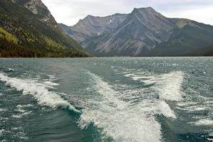 Lake Minnewanka, Rocheuses canadiennes photo