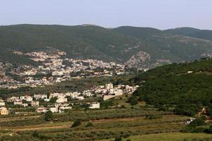 paysage dans une petite ville du nord d'israël. photo