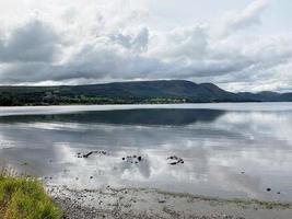 une vue sur le lac Ullswater dans le Lake District photo