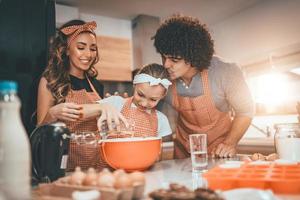 travail d'équipe dans la cuisine photo