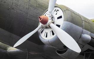 avion soviétique de transport de passagers et militaire à piston à moyenne portée de la seconde guerre mondiale li-2. photo