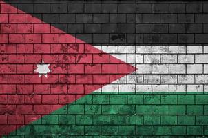 Le drapeau de la Jordanie est peint sur un vieux mur de briques photo