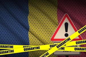 drapeau tchad et ruban jaune de quarantaine covid-19. coronavirus ou virus 2019-ncov photo