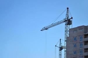 bâtiment en construction avec grue photo