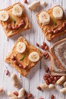 alimentation saine: sandwiches au beurre de cacahuète et banane