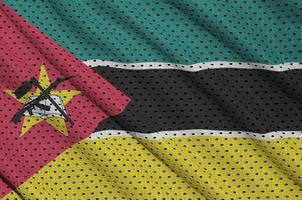 drapeau mozambicain imprimé sur un tissu en maille de polyester et nylon sportswear photo