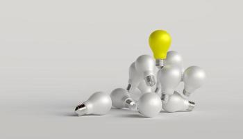 ampoules lumineuses parmi les ampoules blanches. concept d'inspiration de nouvelles innovations et idées avec le bulbe de démarrage d'une entreprise ou d'une pensée humaine créative visant le succès. illustration de rendu 3d. photo