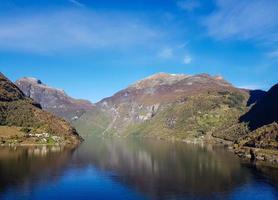 avec un bateau de croisière dans les fjords de norvège photo